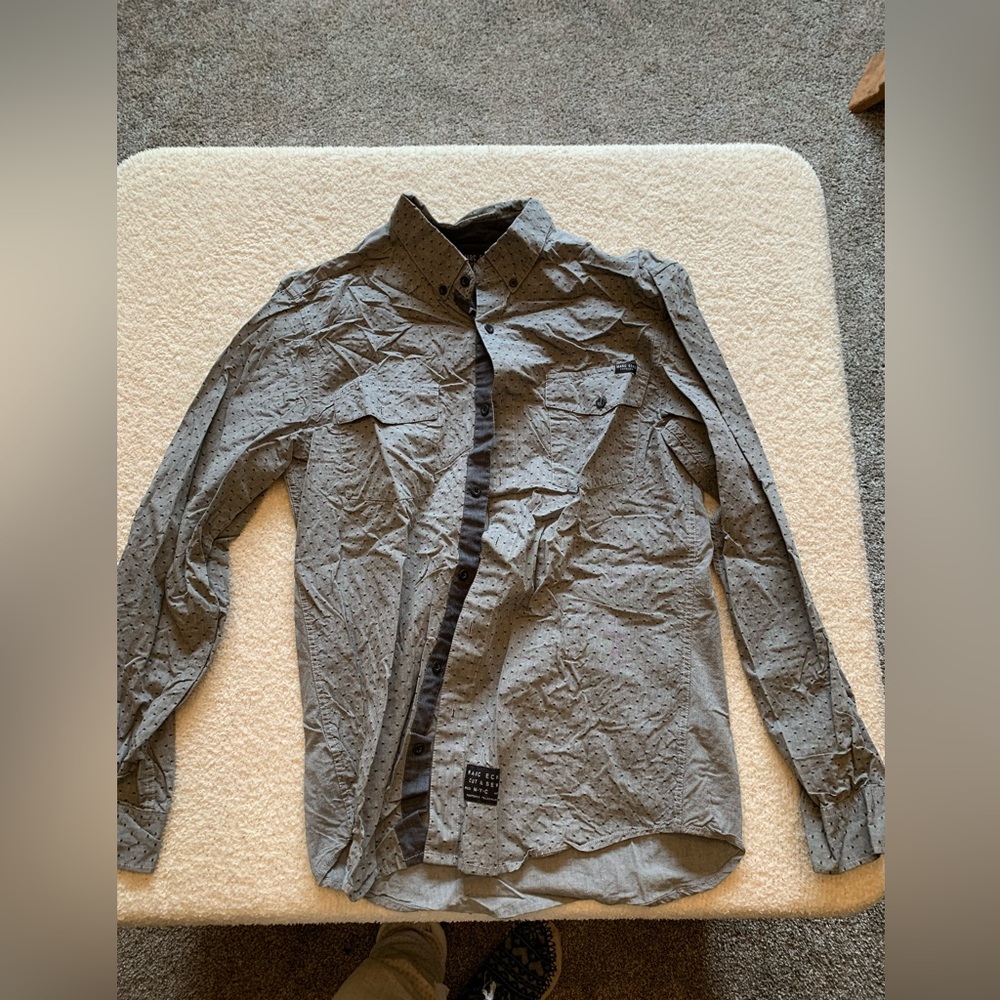 Mens Gray Long Sleeve Button Up. Size Medium.